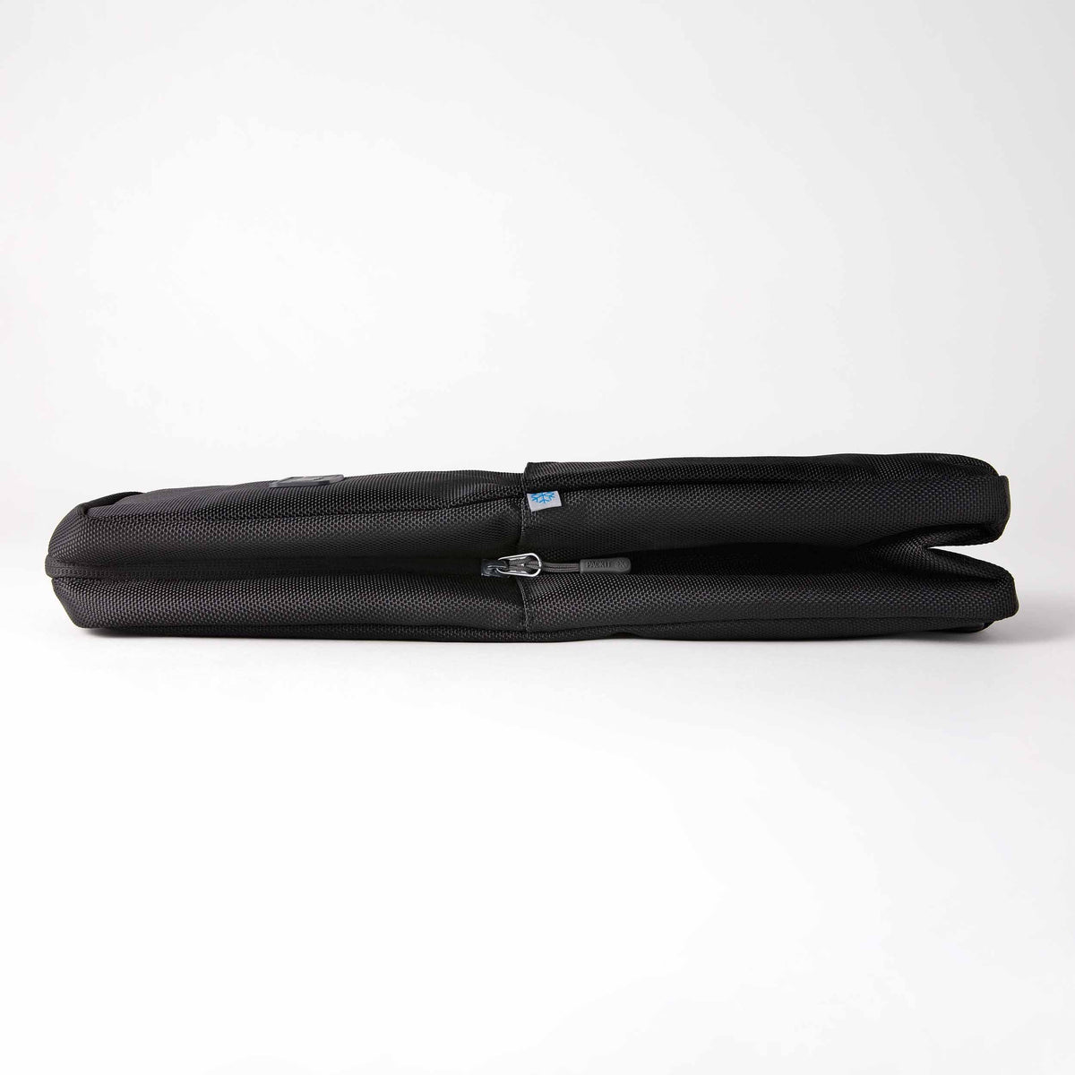 freezable-wine-carrier-i6 freezable-wine-carrier-black-ecofreeze-plus-flat.jpg