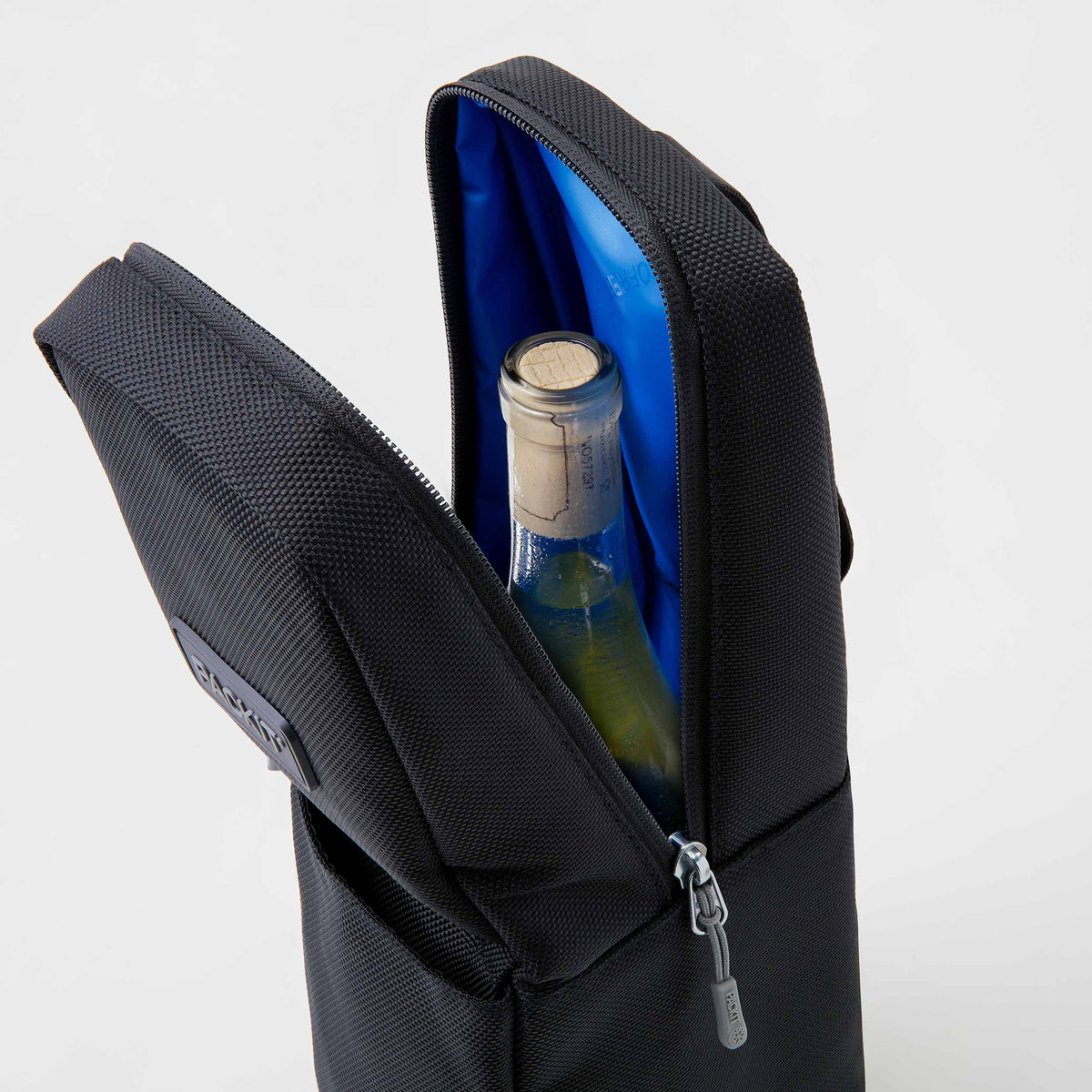 freezable-wine-carrier-i6 freezable-wine-carrier-black-ecofreeze-plus-top-view-with-wine.jpg