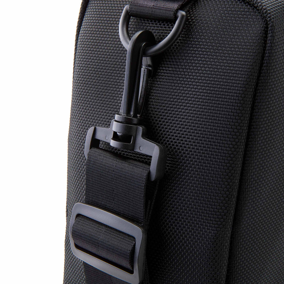 freezable-wine-carrier-i6 freezable-wine-carrier-black-ecofreeze-plus-zoom-removable-strap.jpg